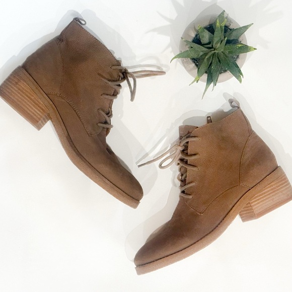 Lucky brand brown lace up ankle boot/ bootie ❤️ - Picture 3 of 7